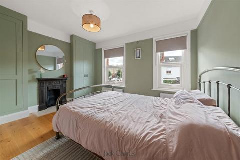 52 Douglas Road, Tonbridge, TN9 2TH