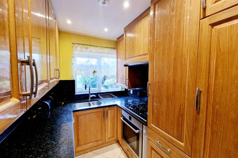 4 bedroom semi-detached house for sale, Colwyn Avenue, Perivale UB6