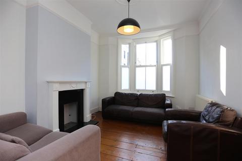 3 bedroom house to rent, College Place, Brighton