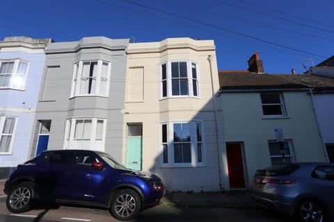 3 bedroom house to rent, College Place, Brighton