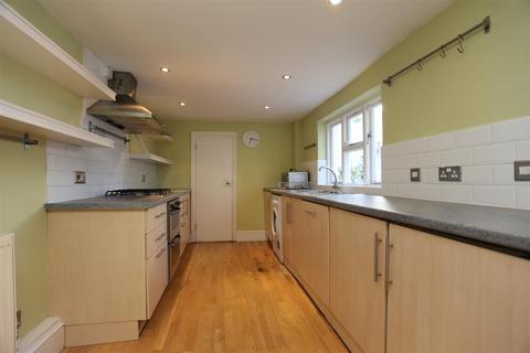 3 bedroom house to rent, College Place, Brighton