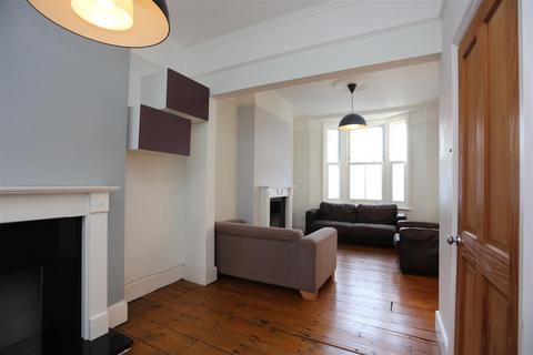 3 bedroom house to rent, College Place, Brighton