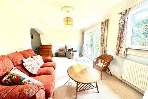 11 Meadway, St Austell, PL25 4HT