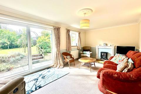 11 Meadway, St Austell, PL25 4HT