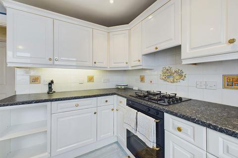 11 Meadway, St Austell, PL25 4HT