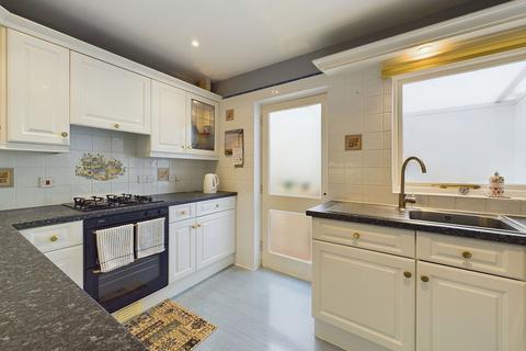 11 Meadway, St Austell, PL25 4HT