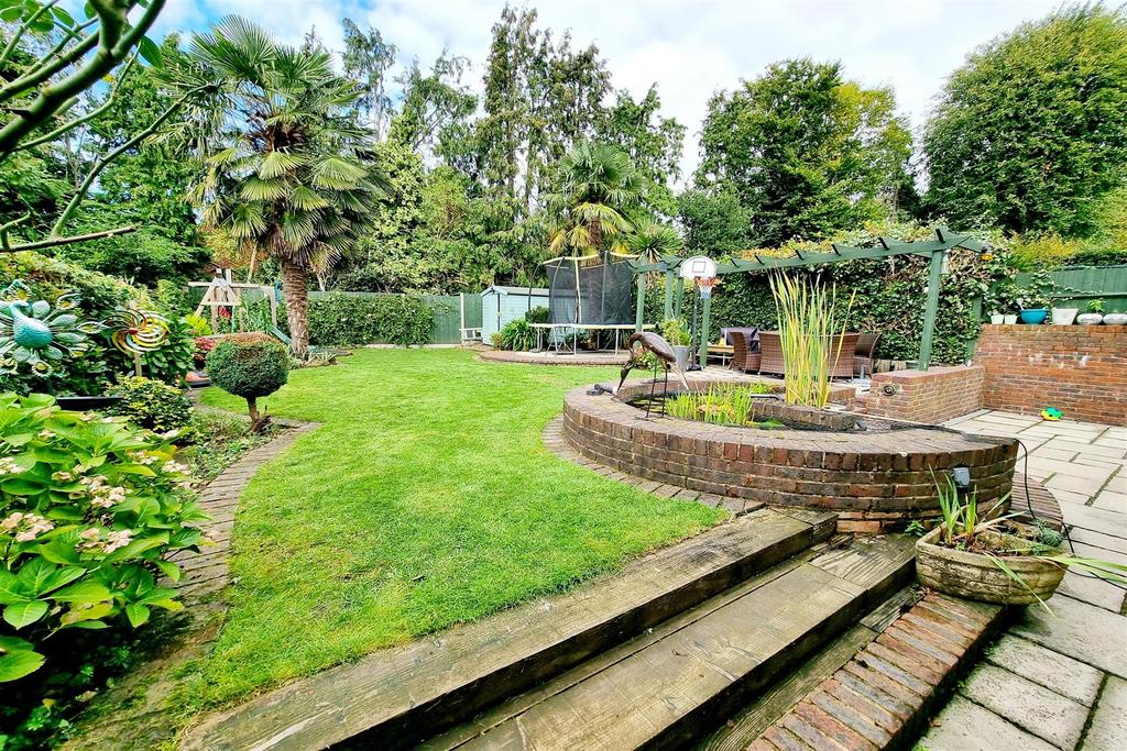 Landscaped rear garden: