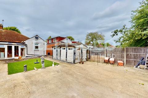 3 bedroom bungalow for sale, Dukes Avenue, Northolt, UB5