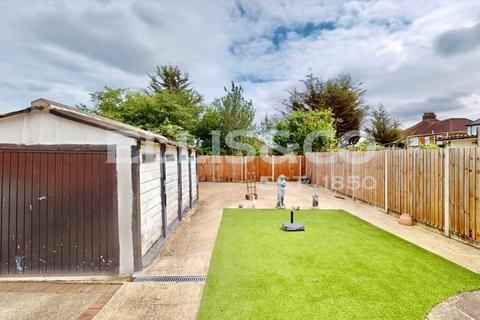 3 bedroom bungalow for sale, Dukes Avenue, Northolt, UB5