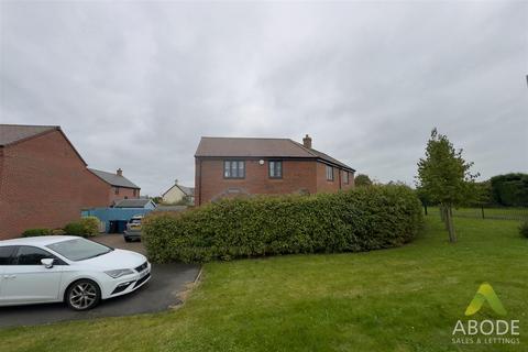 3 bedroom semi-detached house for sale, Watchman Close, Lichfield WS13