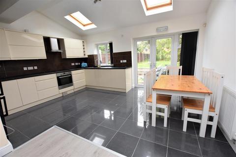 4 bedroom house to rent, Warwards Lane, Birmingham B29