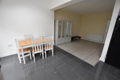 4 bedroom house to rent, Warwards Lane, Birmingham B29