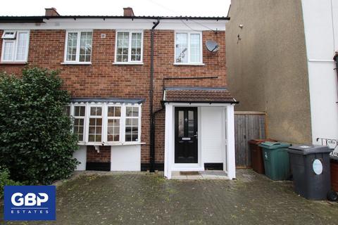 3 bedroom semi-detached house to rent, Newbury Road, London, E4