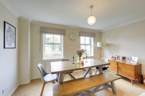 2 bedroom flat for sale, Lullingstone Lane, Hither Green , London, SE13