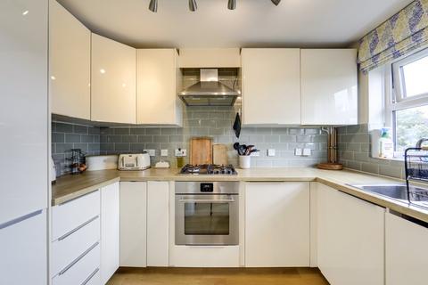 2 bedroom flat for sale, Lullingstone Lane, Hither Green , London, SE13