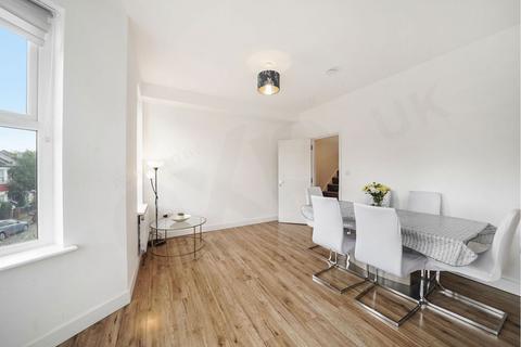 3 bedroom duplex for sale, Abbotsford Avenue, London N15