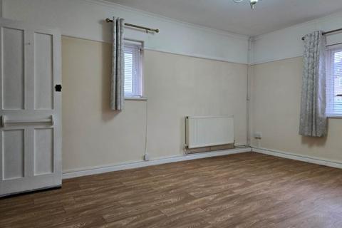 4 bedroom terraced house to rent, Burnside Road, Barking & Dagenham, RM8 1XD