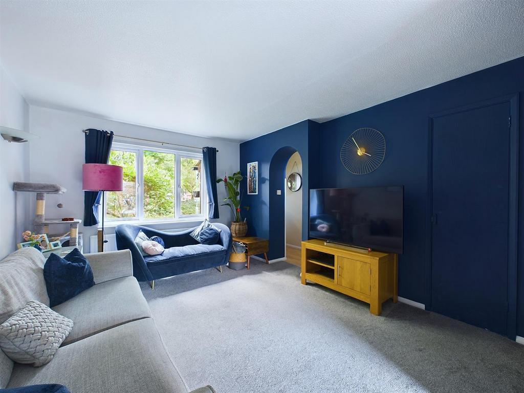 Vellum Drive, Carshalton SM5 3 bed terraced house for sale £465,000
