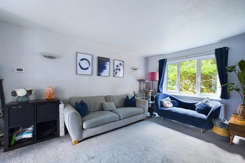 51 Vellum Drive, Carshalton, SM5 2TP