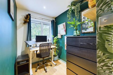 51 Vellum Drive, Carshalton, SM5 2TP