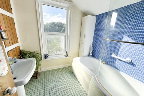 3 bedroom end of terrace house for sale, Valley Terrace, Shadwell, Leeds