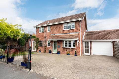 4 bedroom detached house for sale, Dereham