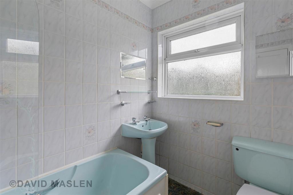 Bathroom (1).jpg