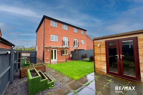 4 bedroom semi-detached house for sale, Devana Gardens, Chester