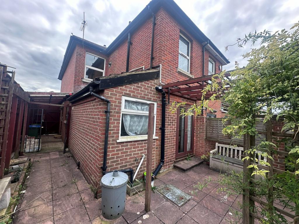 Deacon Road, Southampton SO19 2 bed semidetached house for sale £227,950
