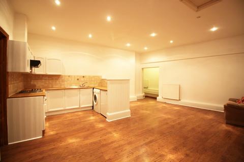 2 bedroom ground floor flat to rent, Stroud Green Road, London