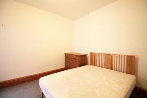 2 bedroom ground floor flat to rent, Stroud Green Road, London