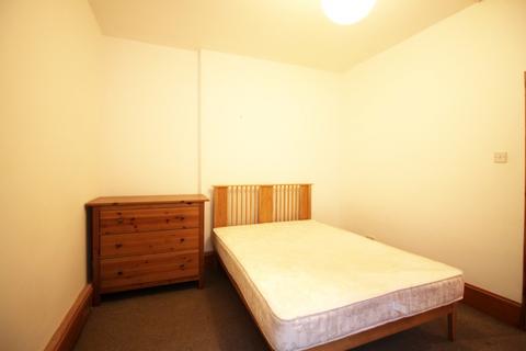 2 bedroom ground floor flat to rent, Stroud Green Road, London