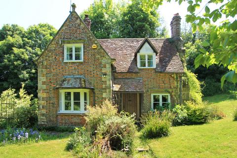 3 bedroom village house for sale, Town Hill, Lamberhurst, TN3