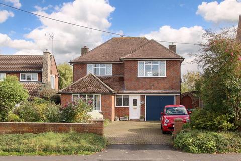 4 bedroom detached house for sale, Dundale Road, Tring