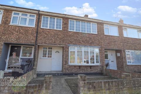 3 bedroom terraced house to rent, St. Christophers Close, Canvey Island