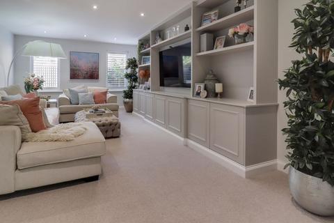 9 Oaklands Drive, Ascot, SL5 7NE