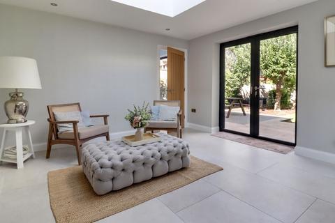 9 Oaklands Drive, Ascot, SL5 7NE