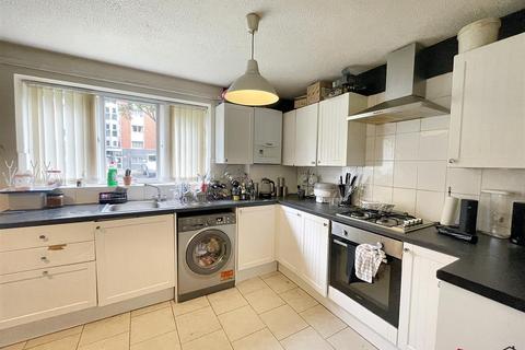 3 bedroom apartment to rent, Henderson Court, West Midlands B68