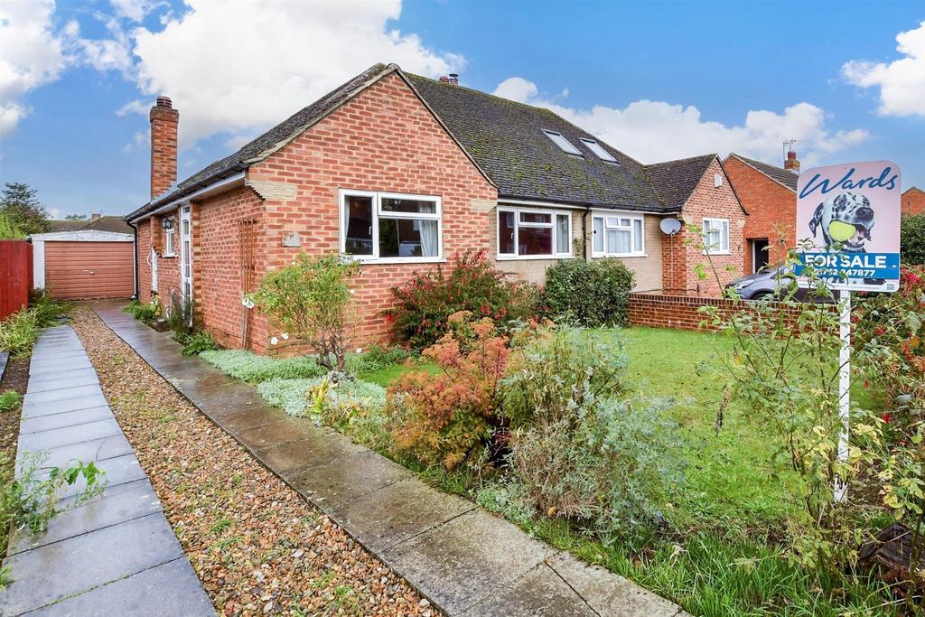 Ditton Kent Priory Grove, Ditton, Aylesford, Kent 2 bed semi-detached bungalow - £ ...