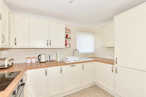 7 Castle Bay, Sandgate, Folkestone, CT20 3DU