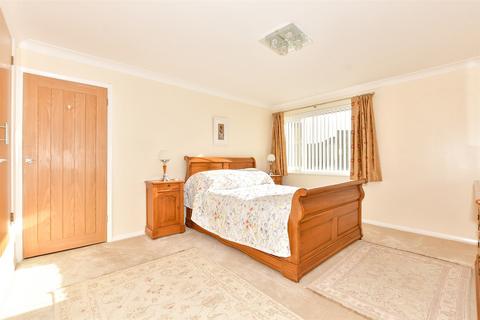 7 Castle Bay, Sandgate, Folkestone, CT20 3DU