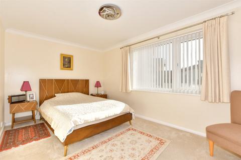 7 Castle Bay, Sandgate, Folkestone, CT20 3DU