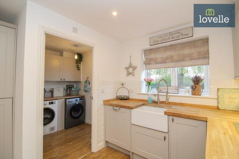 18 Chatsworth Close, Grimsby, DN37 7BF