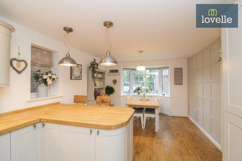 18 Chatsworth Close, Grimsby, DN37 7BF
