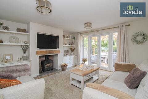 18 Chatsworth Close, Grimsby, DN37 7BF
