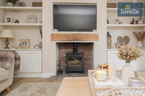 18 Chatsworth Close, Grimsby, DN37 7BF