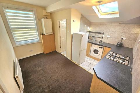 2 bedroom flat to rent, Stockport Road, Levenshulme, Manchester, M19