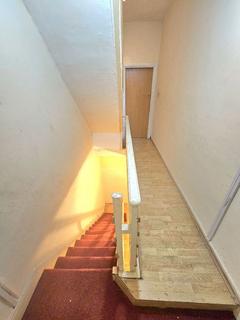 2 bedroom flat to rent, Stockport Road, Levenshulme, Manchester, M19