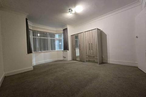 2 bedroom flat to rent, Shirehall Lane, NW4