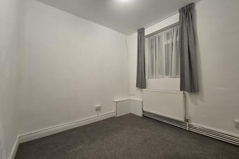 2 bedroom flat to rent, Shirehall Lane, NW4